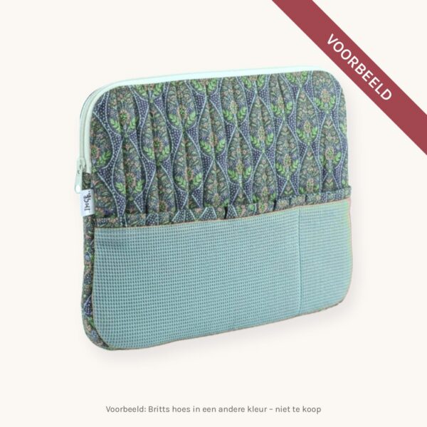 Tablethoes Lotte – Paisley blauw – voorbeeldtekening